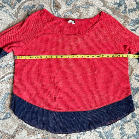 We the Free Free People Diamond Dozen Coral Red Distressed Thermal Top Size M - Picture 4 of 8